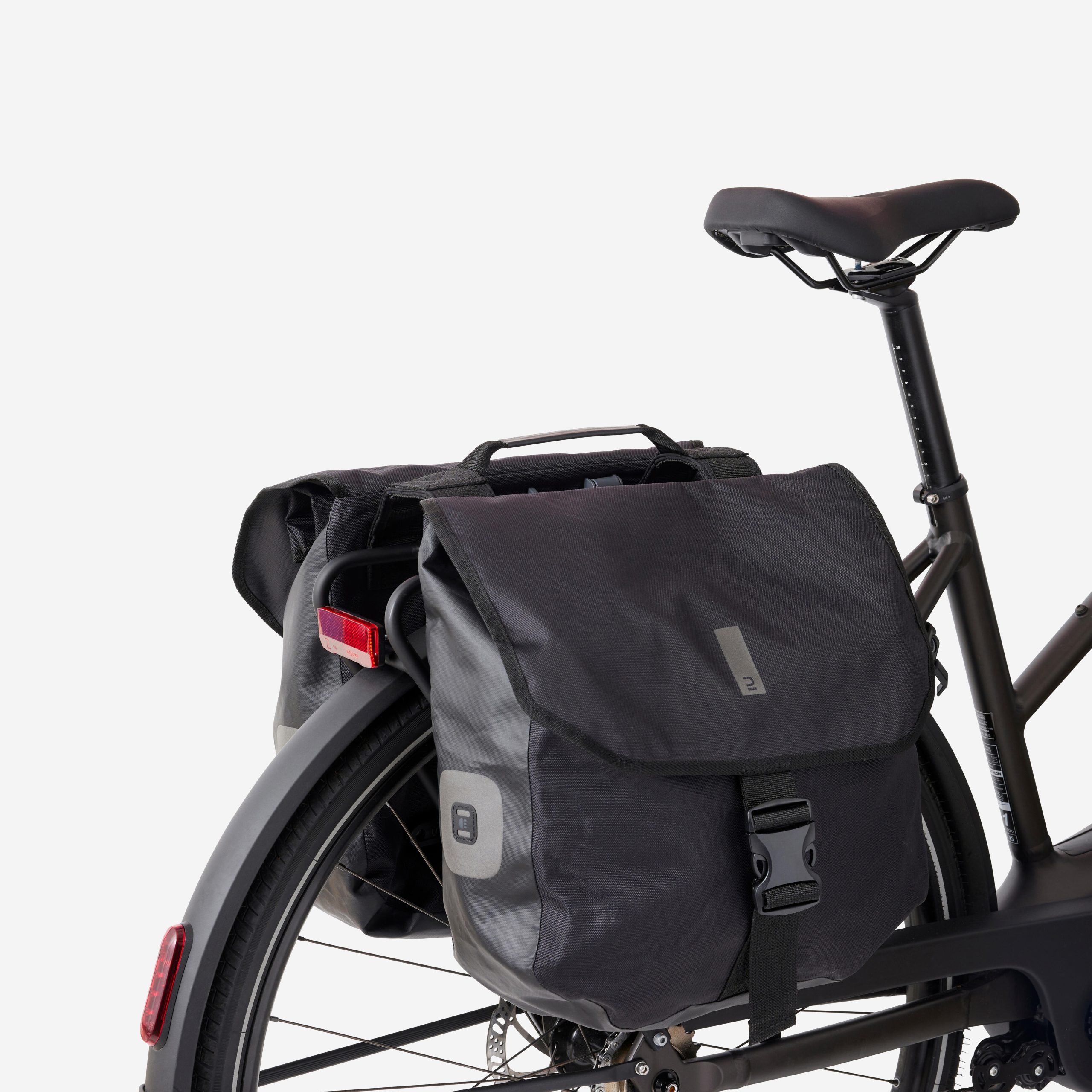 borse-per-bicicletta-decathlon-590mun-1.jpg Borsa doppia da portapacchi 540 2X20L impermeabile - immagine 1