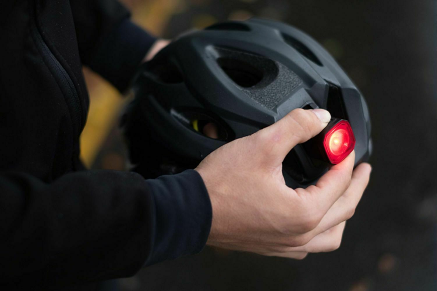 luce-posteriore-mtb-696jao-1.jpg Fanale GIANT RECON TL 100 LUMENS luce rossa posteriore Cremonini Bike - immagine 1