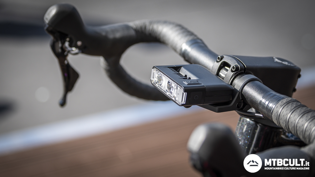 luci-mtb-105yrb-1.jpg Scegliere le luci da Mtb: quali fattori considerare? MtbCult.it - immagine 1