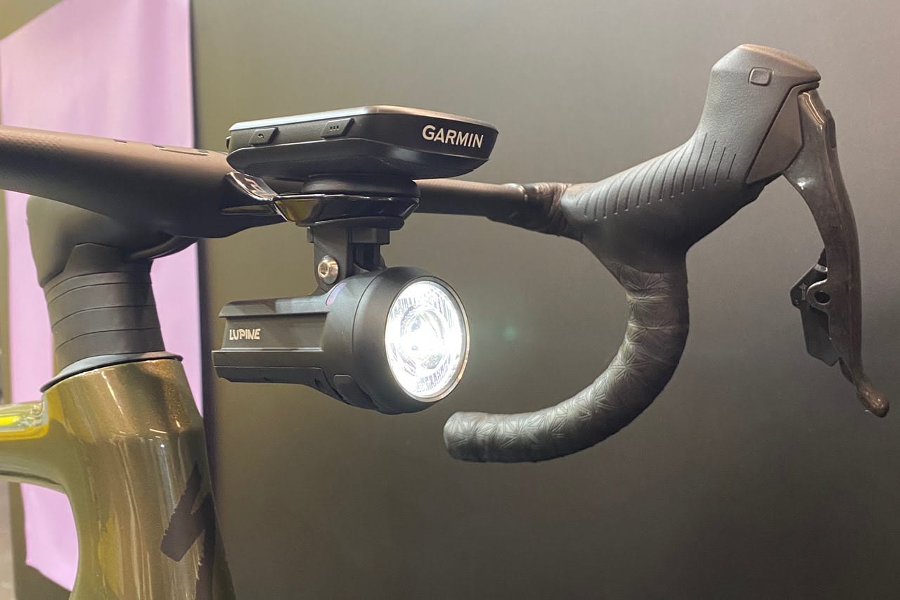 luci-per-bicicletta-069jxh-1.jpg Luci per bici: le 10 soluzioni più interessanti viste a Eurobike 2025 - immagine 1