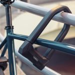 Questo lucchetto anti taglio per bici resiste alle smerigliatrici