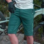 Pantaloni larghi da mountain bike DROP di Jeanstrack. Acquista online.