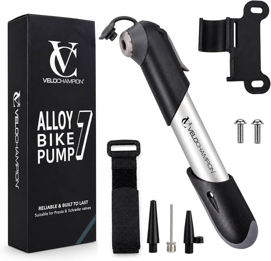 pompa-bici-da-corsa-319ddm-1.jpg VeloChampion Mini Pompa da Bici 100 PSI per Tutte le Bici, Pompa | Pompa Portatile per Bici con Valvole Presta, Schrader e Dunlop per MTB, Corsa ed E Bike, con Supporto da Telaio - immagine 1