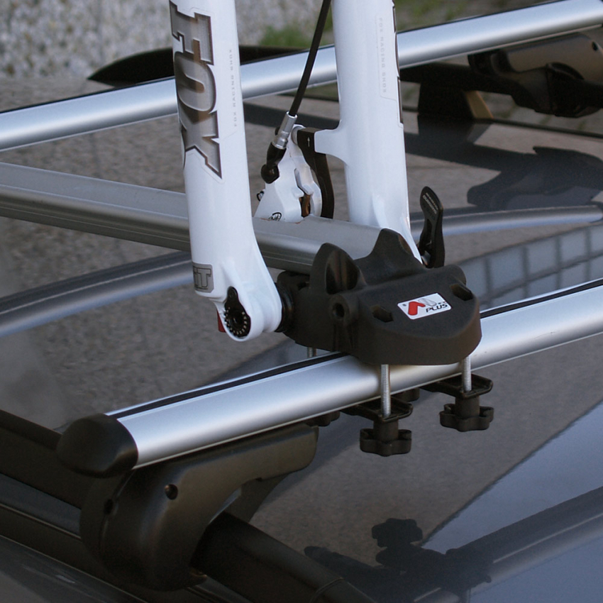 porta-bici-tetto-auto-691qfo-1.jpg Portabici universale da tetto auto forcella Menabò Bike Pro - immagine 1