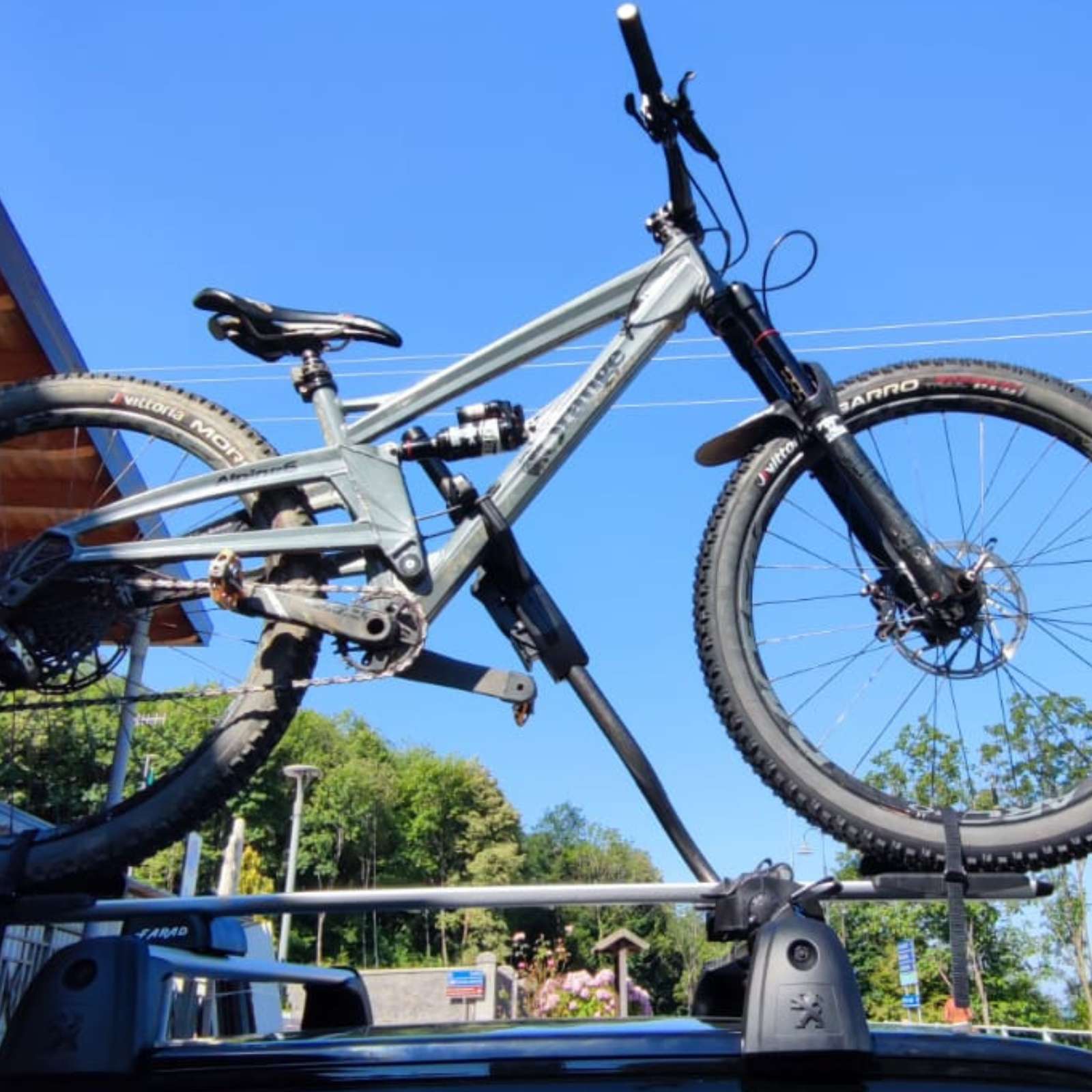 portabici-da-tetto-per-ebike-202jhf-1.jpg Portabici da Tetto Farad Pesio 90732 – Omologato per eBike fino a 25kg Auto Parts Europe - immagine 1