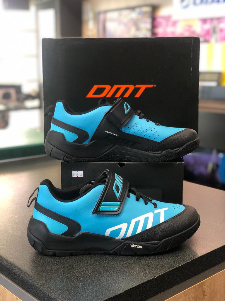 scarpe-bici-dmt-359mrr-1.jpg SCARPA DMT E2 LIGHT BLUE/BLACK MIS.44 – Biciclando & Surfando - immagine 1