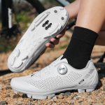 TvzsiY Scarpe da Ciclismo MTB Uomo e Donna Scarpe da Mountain Bike Traspiranti Antiscivolo Compatibili con Pedali 2 Bolts Pedals,Bianca,37 EU : Amazon.it: Moda