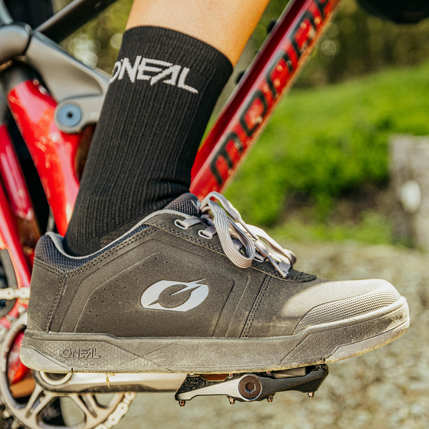 scarpe-da-bici-mtb-469sox-1.jpg Scarpe da mountain bike da O'Neal: perfetta trazione su ogni sentiero - immagine 1