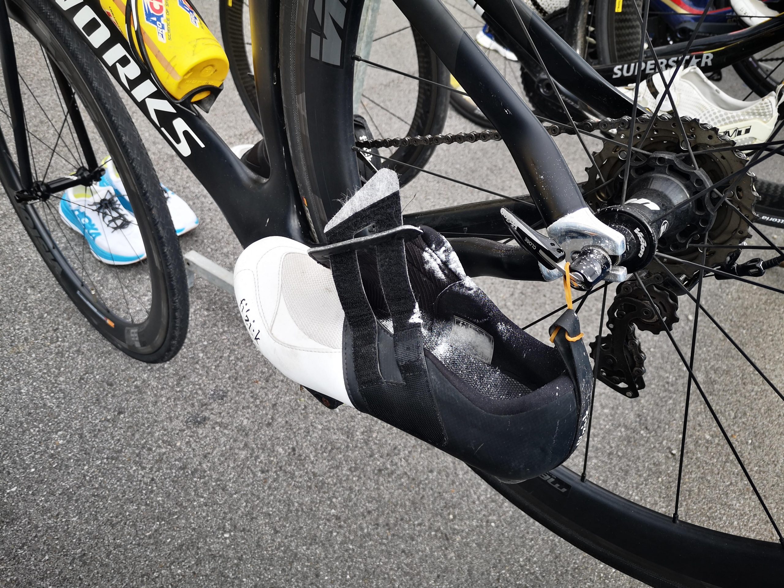 scarpe-triathlon-bici-330zgo-1.jpg SCARPE DA CICLISMO PER IL TRIATHLON?! TROVA LE DIFFERENZE... 200bpm Triathlon Run Events - immagine 1